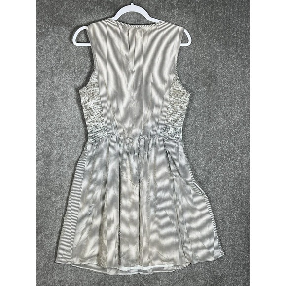Old Navy Sleeveless Smocked Dress Womens Sz‎ Large Tall Striped White Gray Brown - Picture 2 of 16